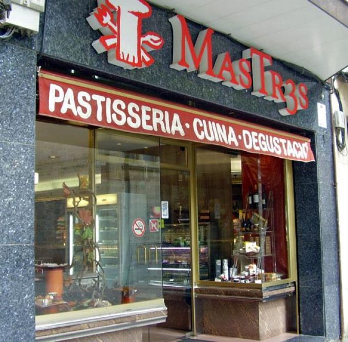 pasteleria mas tres.jpg